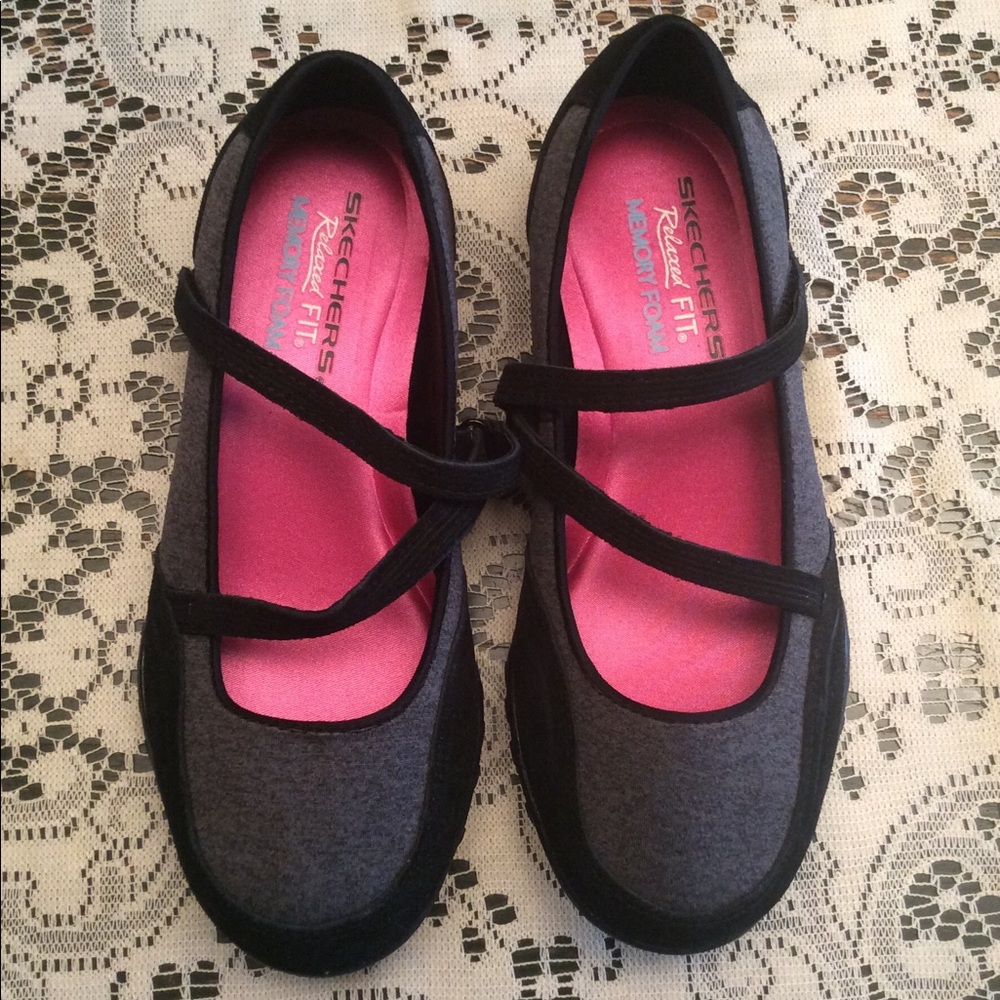 New Skechers Relaxed Fit Walking Sneaker Size 5.5